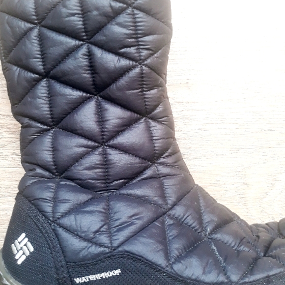 Columbia Minx Slip On Boots / Size 8 Insulated Black Winter Boots - Picture 7 of 12